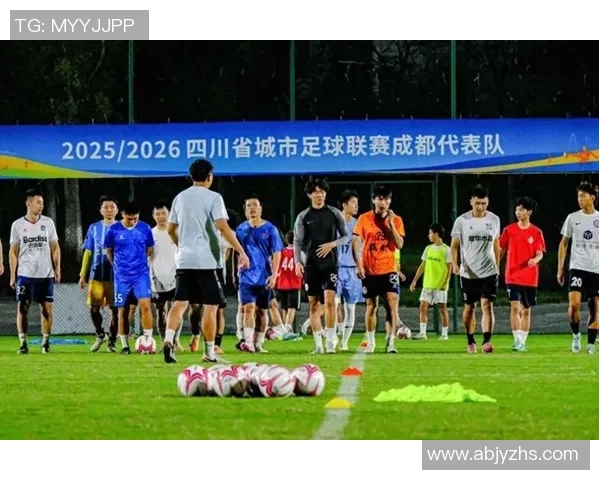 成都足球队意识表现全面解析大满贯点评展现球队潜力与不足 成都足球队意识表现全面解析大满贯点评展现球队潜力与不足
