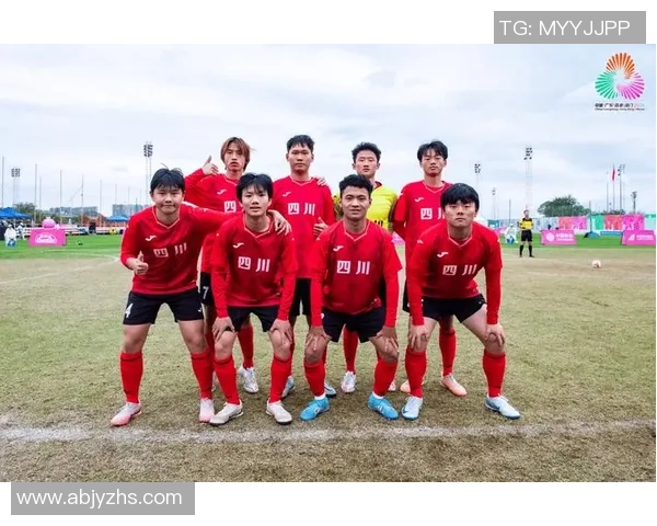 成都足球队在足球团队协作排行榜中荣获第三名展现出强大团队精神与协作能力