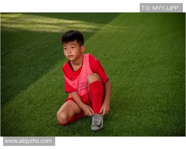 揭秘足球明星红衣少年背后的故事与成就 揭秘足球明星红衣少年背后的故事与成就