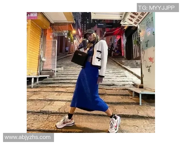 时尚与运动结合足球明星背心女士款式图片欣赏与搭配建议